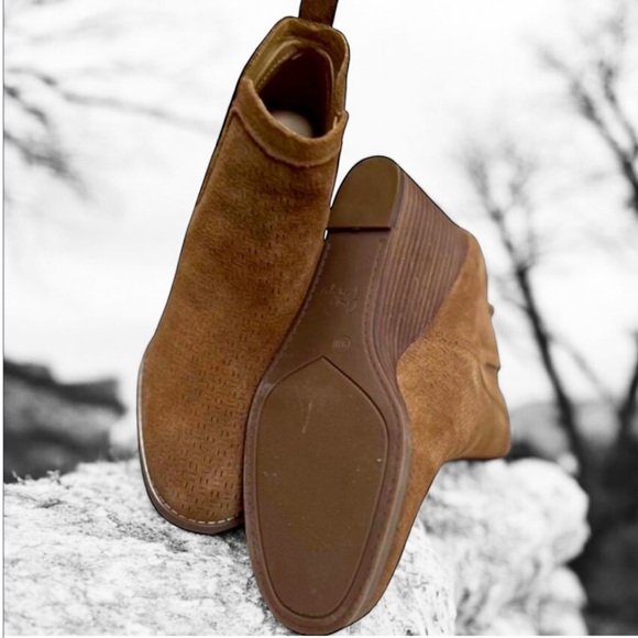 BROWN SUEDE BOOTIES - NEW - Picture 2 of 3